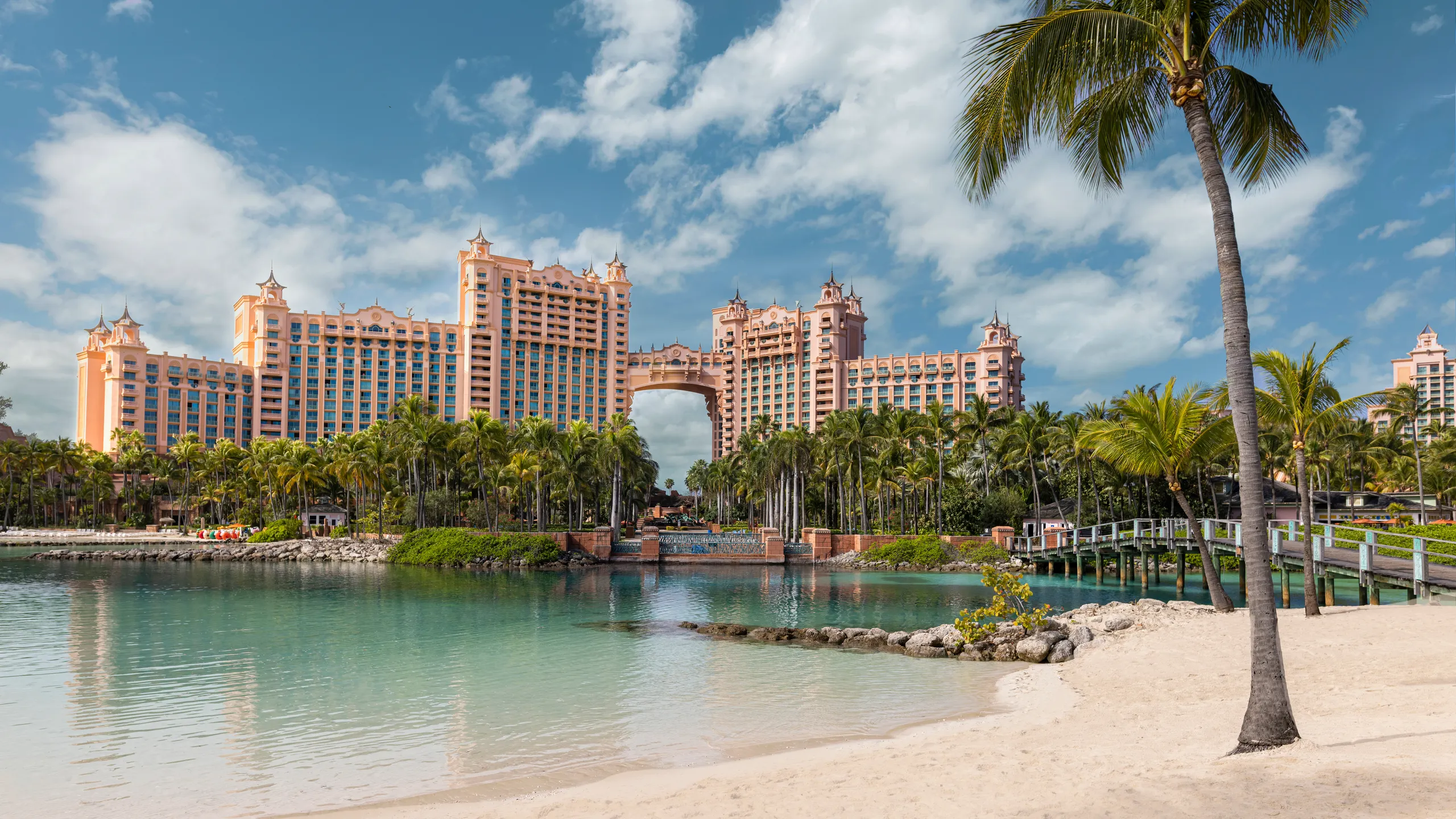 One Week Trip to Paradise Island: Top 5 Attractions to Explore